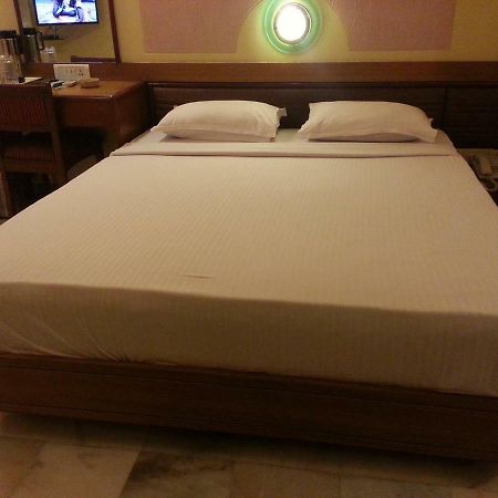 Hotel Ashray International, Sion - Near Bkc مومباي المظهر الخارجي الصورة