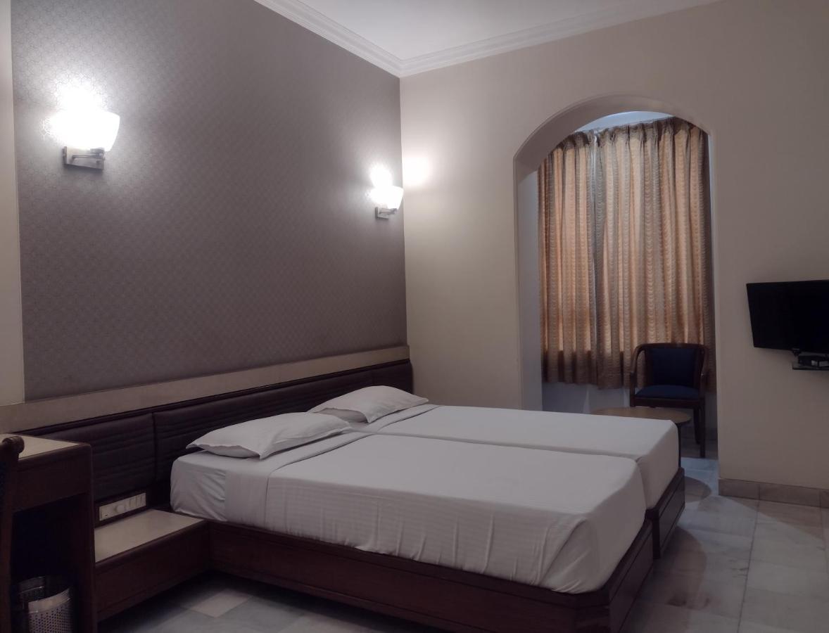 Hotel Ashray International, Sion - Near Bkc مومباي المظهر الخارجي الصورة