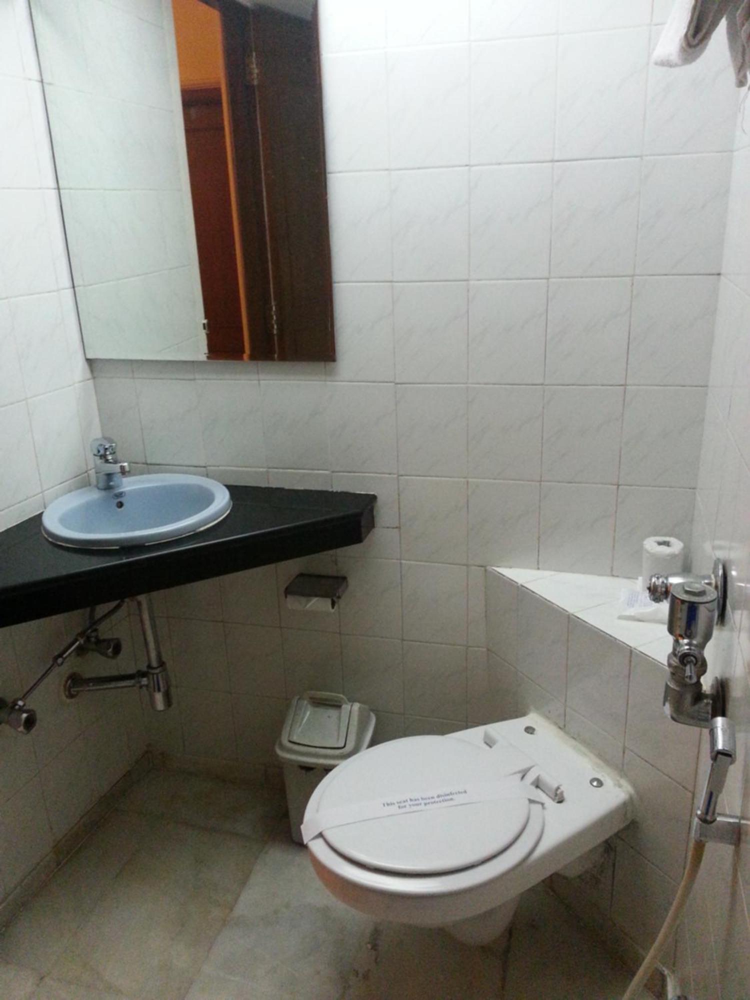 Hotel Ashray International, Sion - Near Bkc مومباي المظهر الخارجي الصورة