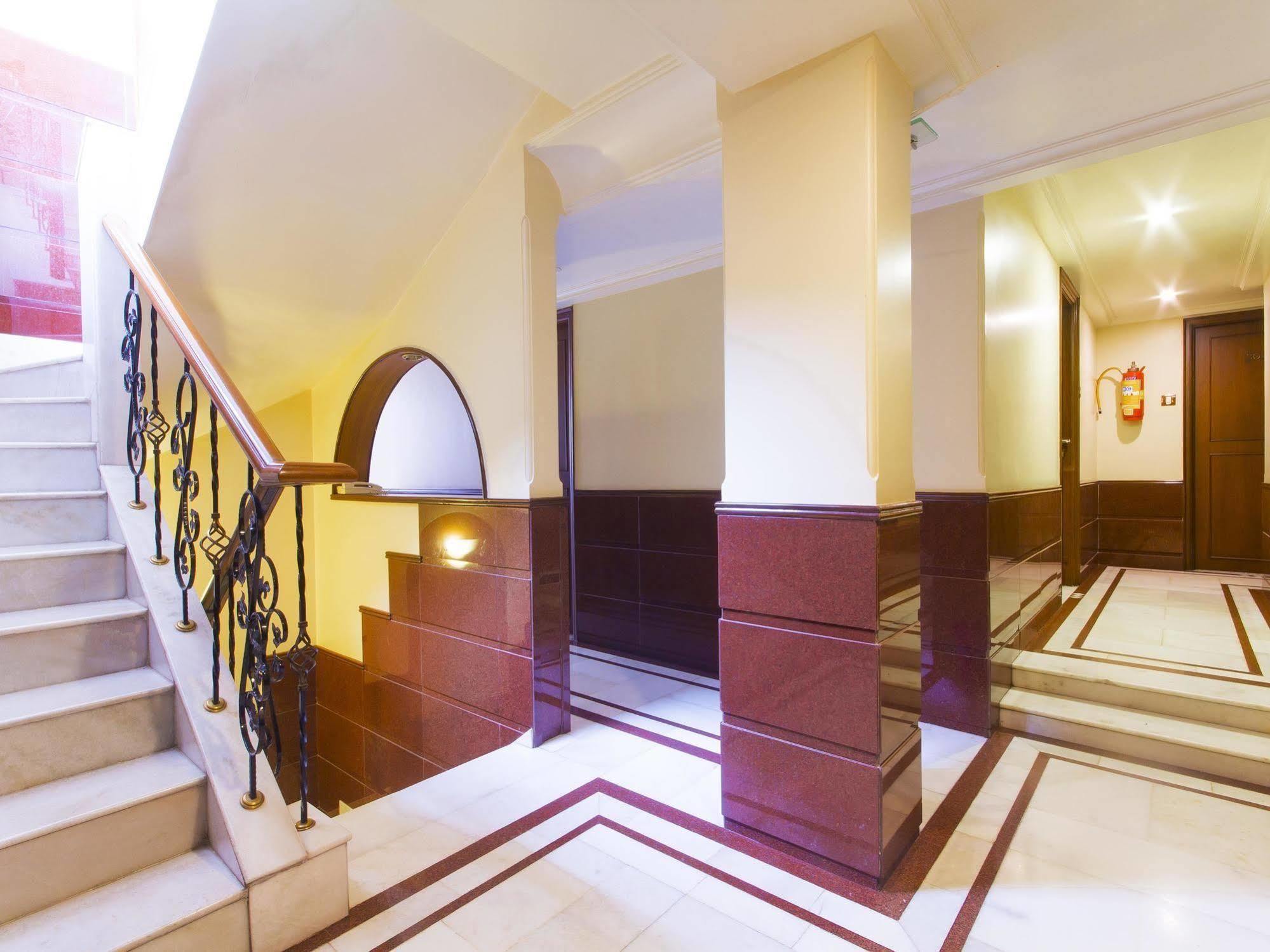Hotel Ashray International, Sion - Near Bkc مومباي المظهر الخارجي الصورة