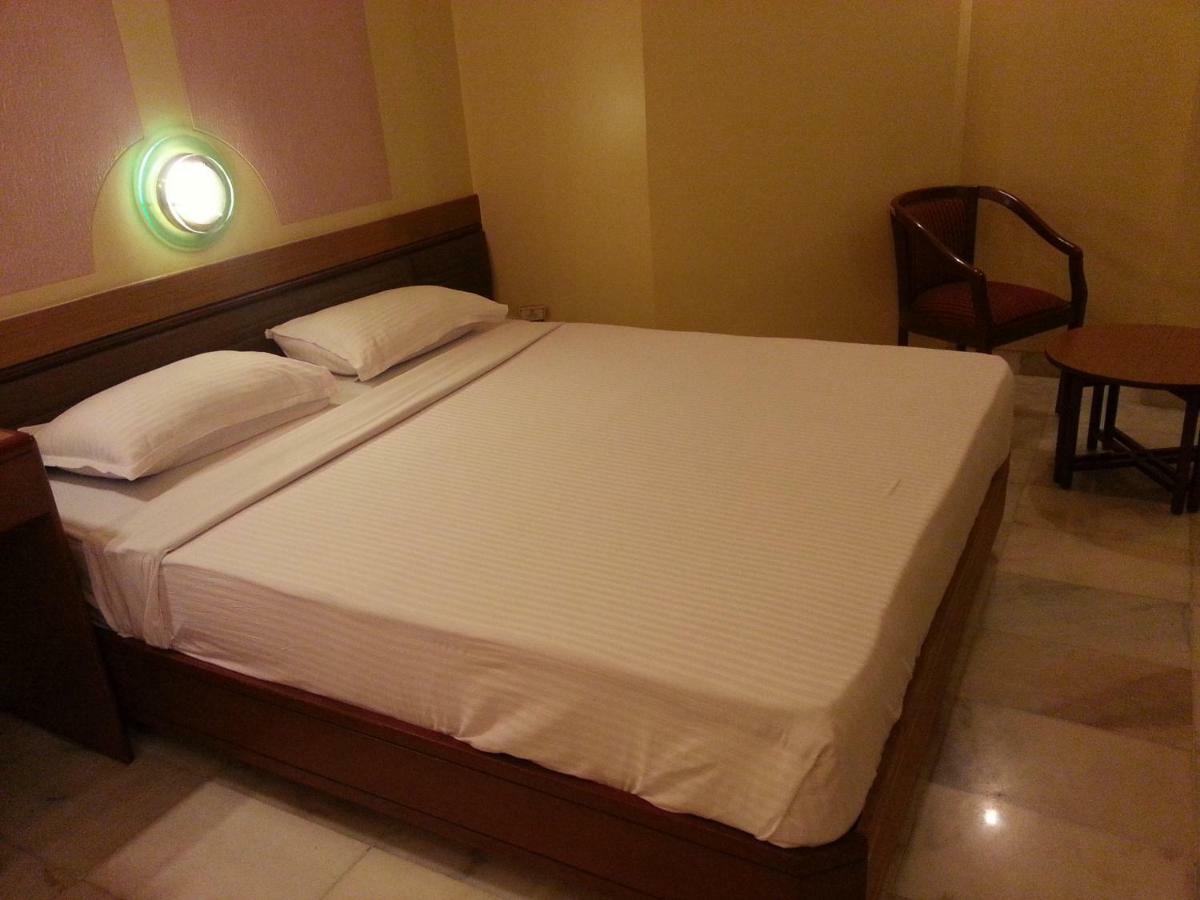 Hotel Ashray International, Sion - Near Bkc مومباي المظهر الخارجي الصورة