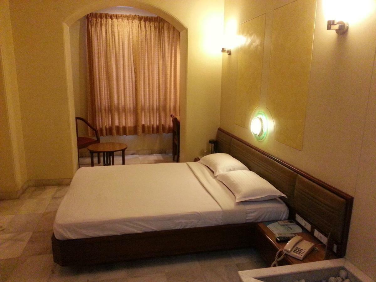 Hotel Ashray International, Sion - Near Bkc مومباي المظهر الخارجي الصورة