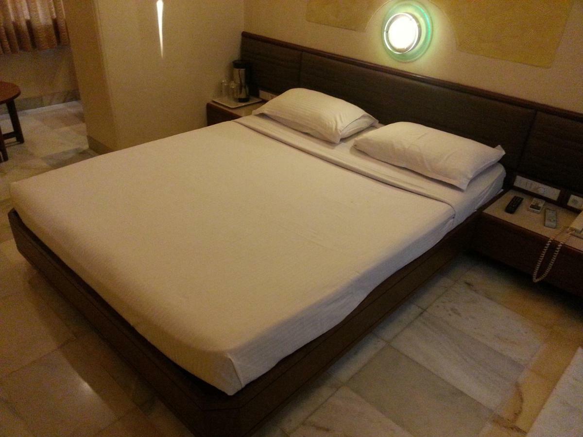 Hotel Ashray International, Sion - Near Bkc مومباي المظهر الخارجي الصورة