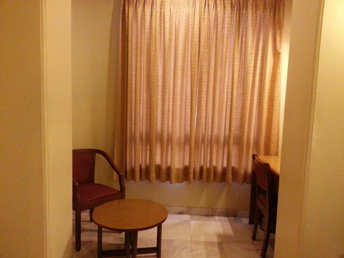 Hotel Ashray International, Sion - Near Bkc مومباي المظهر الخارجي الصورة